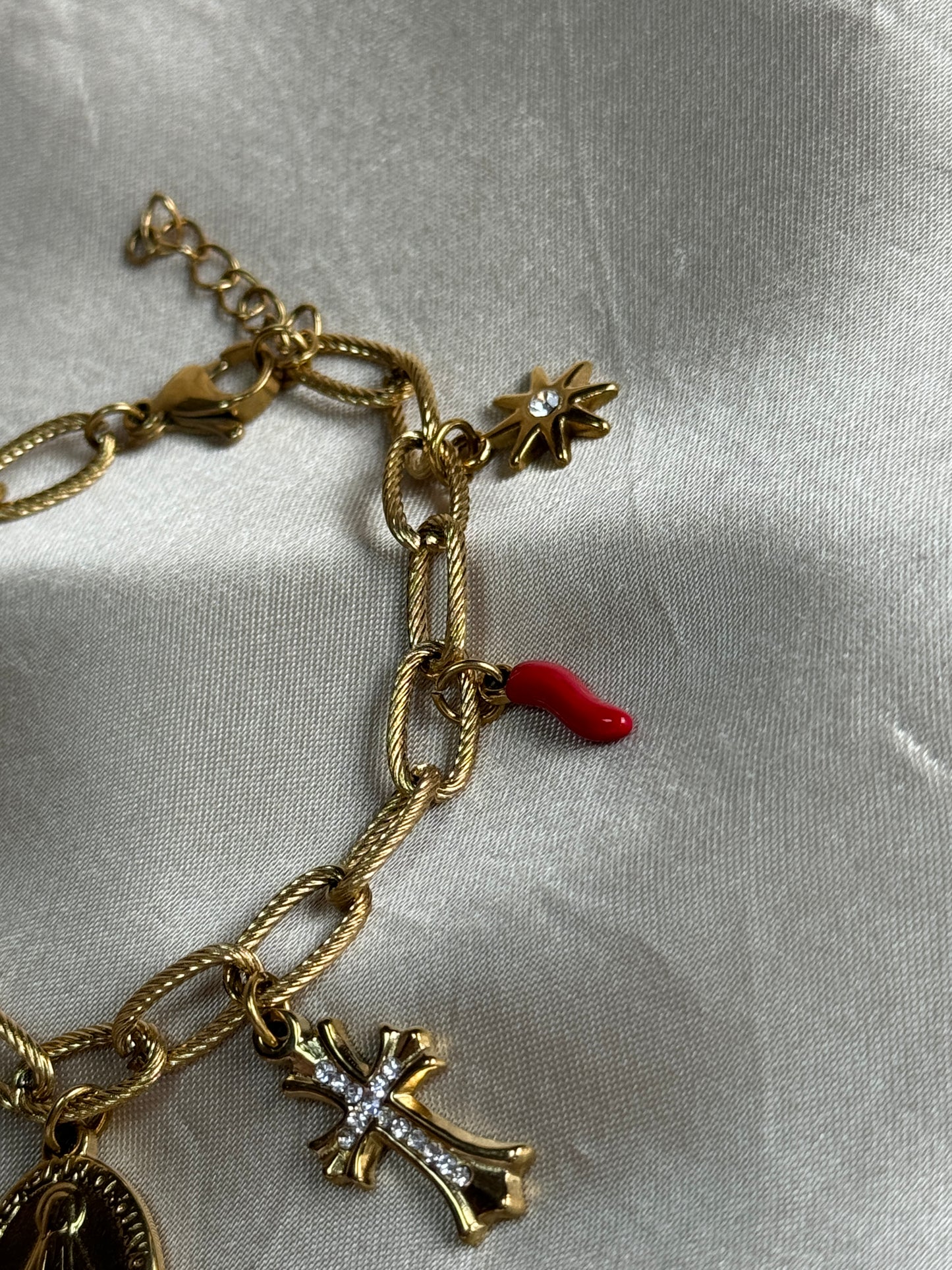 Bracelet à breloques rouge - BUFFY