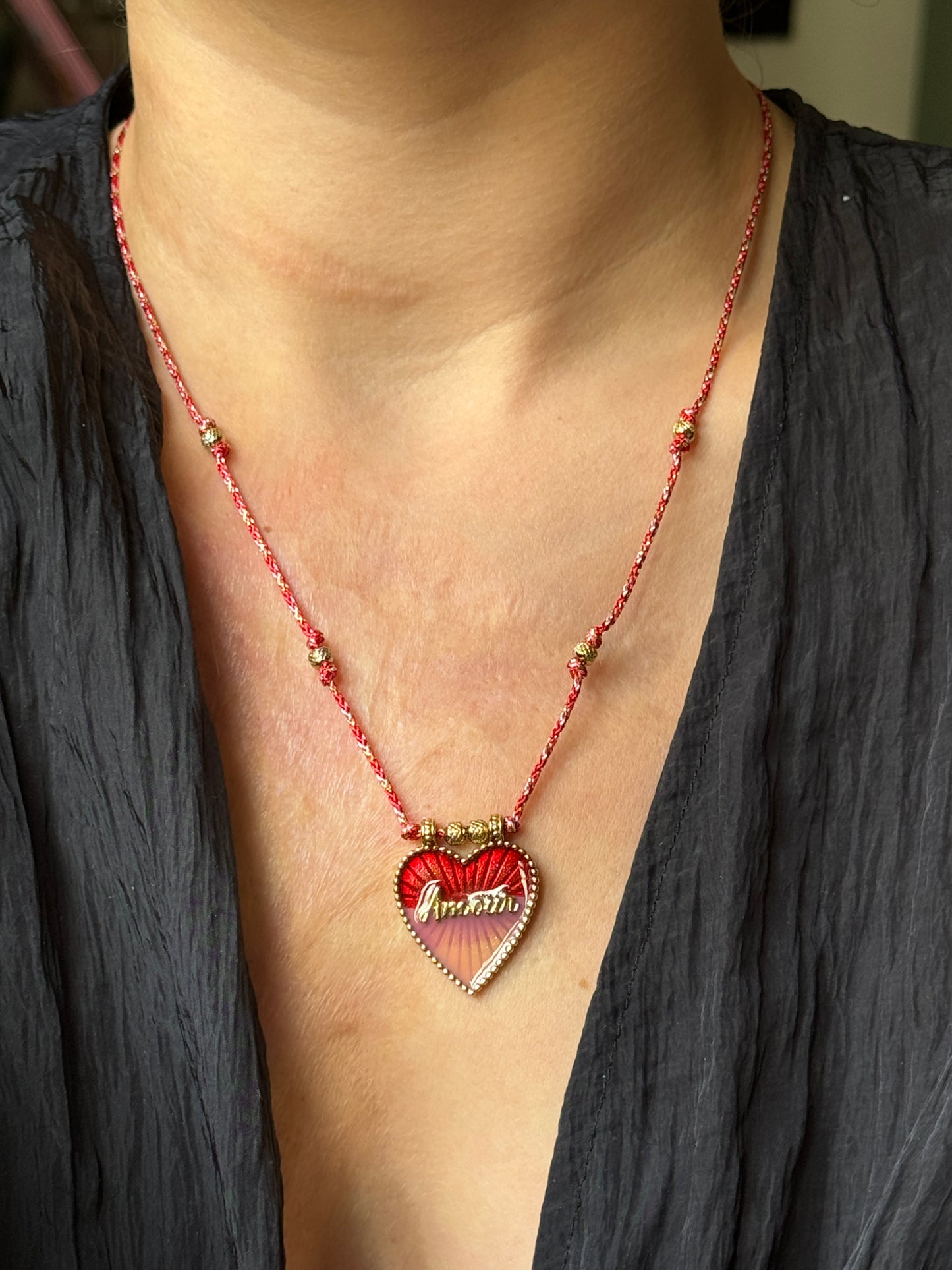 Collier corde rouge - AMOUR